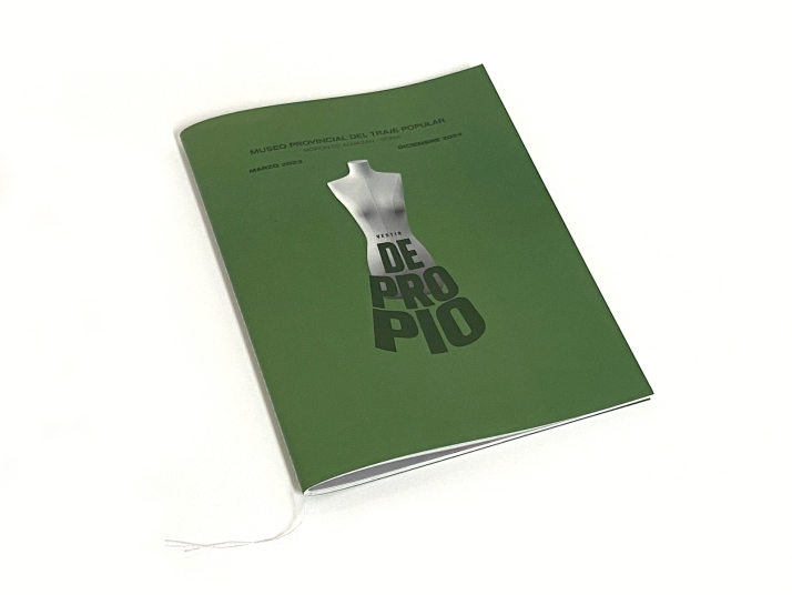 Vestir de Propio, un catálogo soriano con más de 248 piezas del siglo XIX y XX