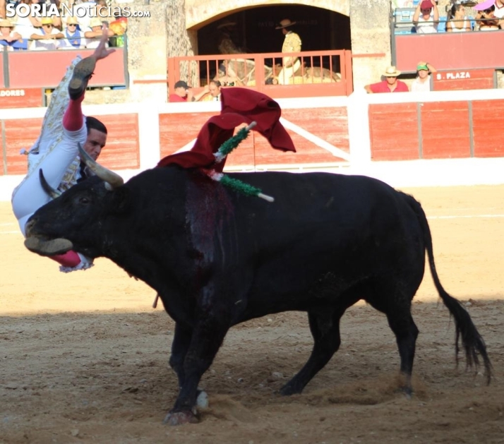 Crónica: Lluvia de orejas y susto en El Burgo de Osma