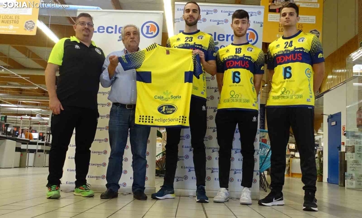 El BM Soria presenta su nueva camiseta para llevar a Soria por toda España
