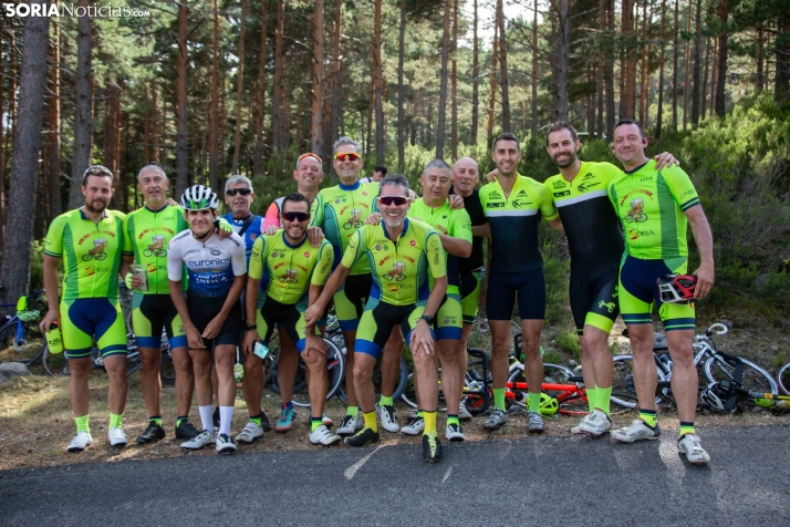 Crónica y vídeo de La Vuelta en Soria: Una canasta de bidones, un altavoz con sanjuaneras y millares de emociones
