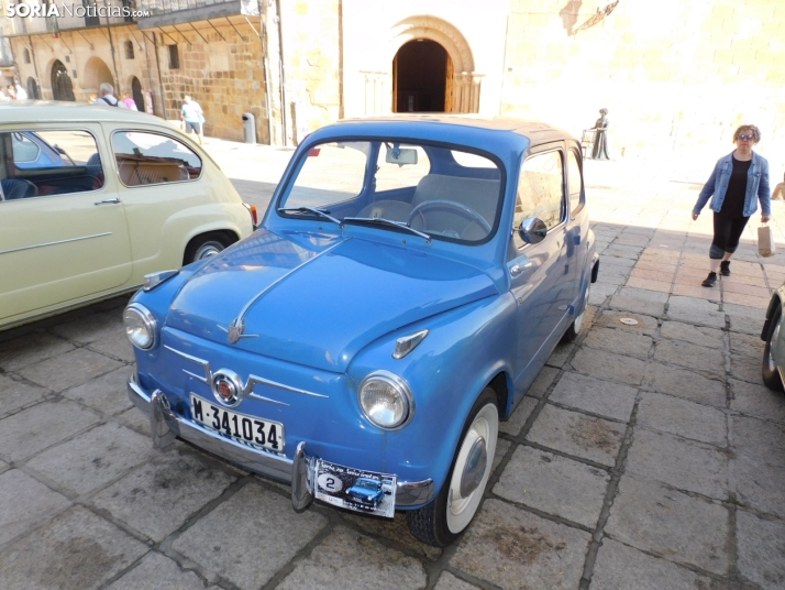 Fotos: Los Seat 600 toman la Plaza Mayor de Soria