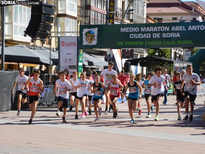 En fotos, el deporte se adueña de Soria en la carrera popular de categorías infantiles 