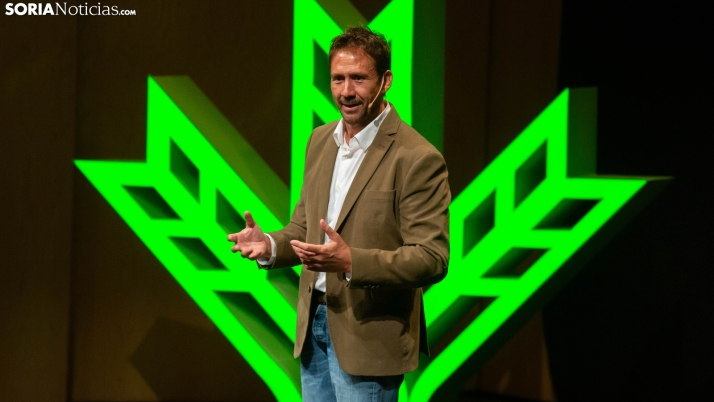 En imágenes | El camino interior de Miguel Ángel Tobías reúne a cientos de personas en Soria 