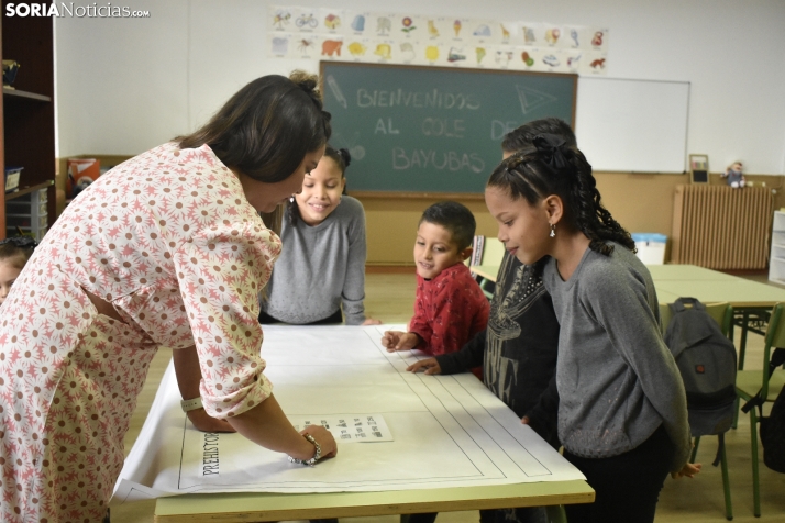 CRÓNICA Y FOTOS | Los niños vuelven, después de 14 años, al cole en Bayubas de Abajo