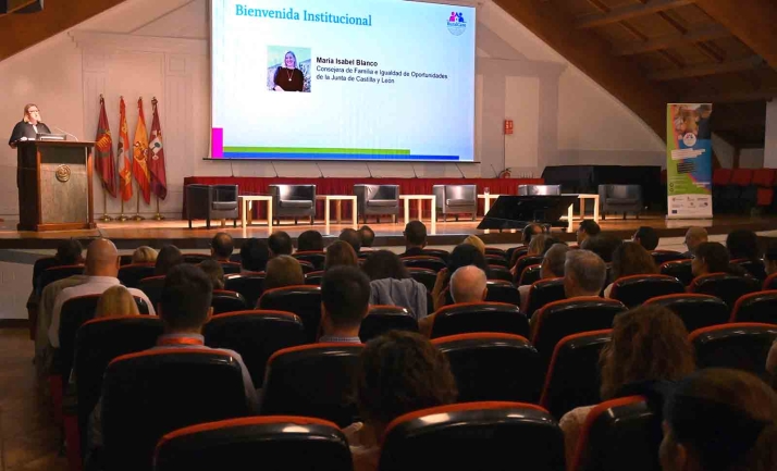 El programa piloto de asistencia en el hogar de Castilla y León atiende a 183 personas