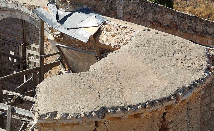 Denuncian el estado de la ermita de Alcozar