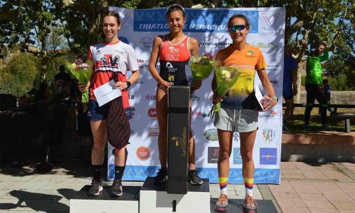 Marina Muñoz, del Triatlón Soriano, vence en  Salamanca