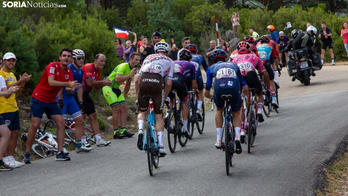 Super Galería: Soria se lo pasa en grande con La Vuelta y presume ante el mundo de la Laguna Negra