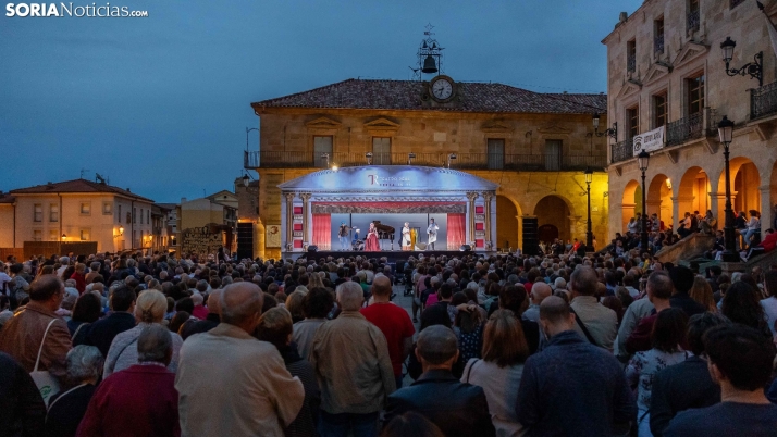 Fotos: La Carroza Del Real deslumbra en la plaza Mayor