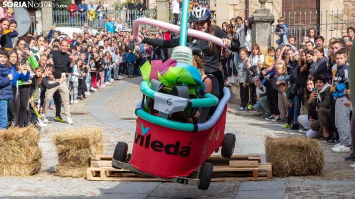Las fotos más divertidas | Los Autos Locos de Vinuesa dejan las creaciones más atolondradas sobre ruedas