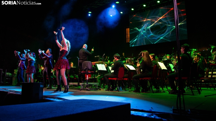 Decenas de sorianos mueven el esqueleto a ritmo de los 80´s, en fotos