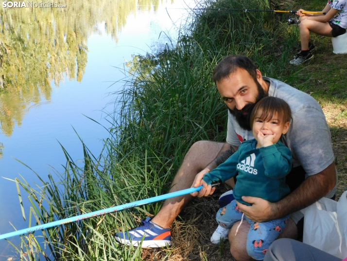 EN FOTOS | El río Duero se llena de pequeños pescadores que buscan el mejor ciprínido