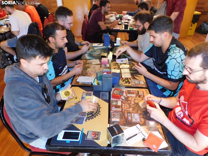 Fotos: 75 jugadores buscan en Soria una plaza para el Campeonato de Europa de Magic