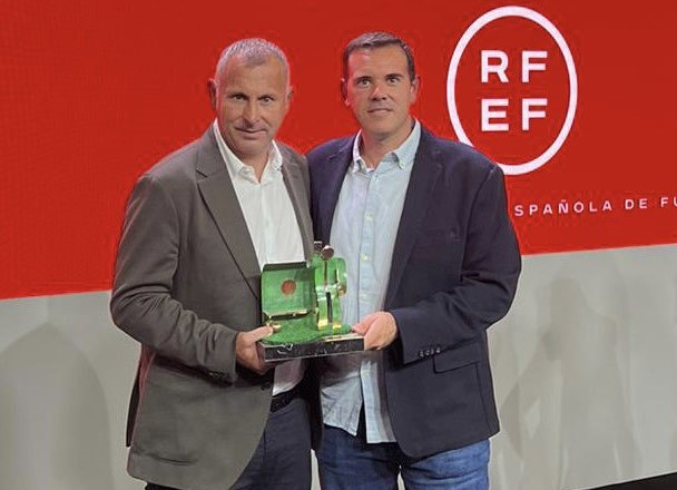 La RFEF se rinde al trabajo de Javi Moreno durante el curso pasado