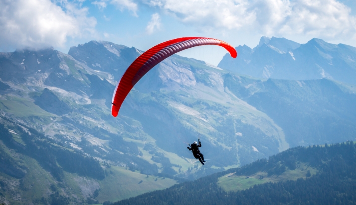 CASTILLA Y LEÓN | Fallece tras sufrir una caída con su parapente