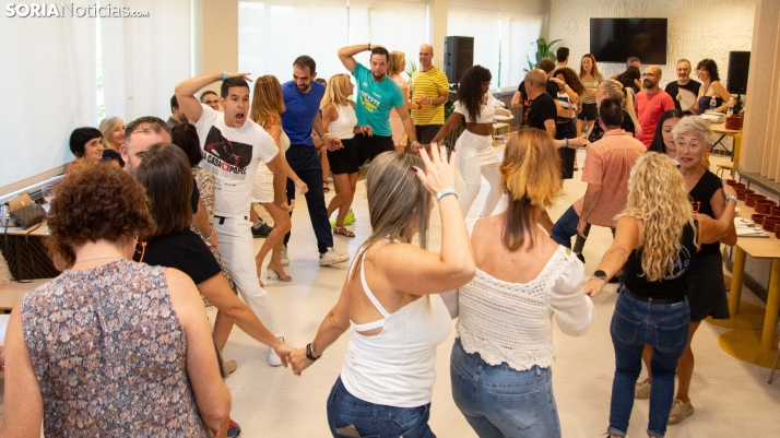 Fotos: Soria Baila celebra su congreso anual con un vermú salsero muy animado