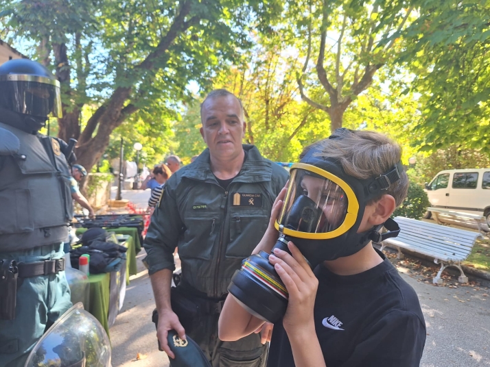 Un perro de búsqueda de droga o un traje de protección TEDAX, protagonistas en La Dehesa