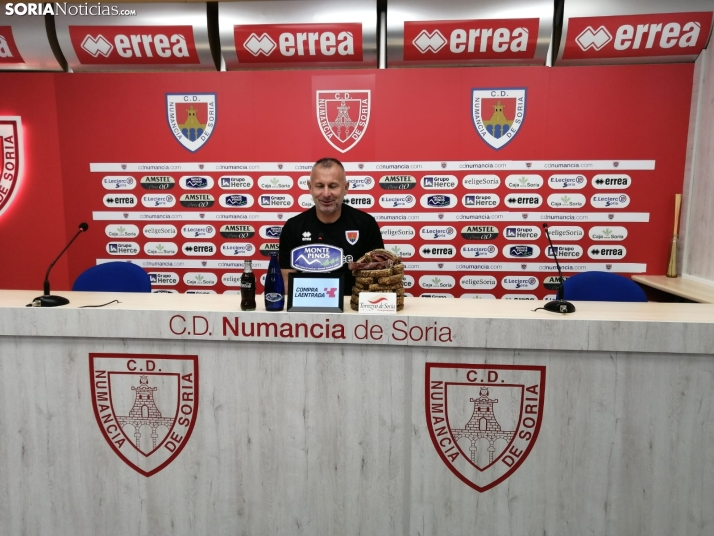 Javi Moreno: Navalcarnero nos va a exigir estar concentrados los 95 minutos del partido