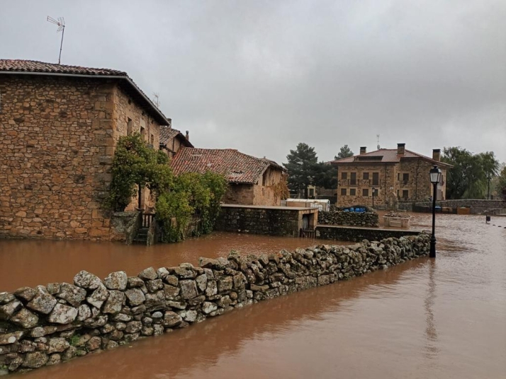 En imágenes: El río Duero se desborda a su paso por Salduero