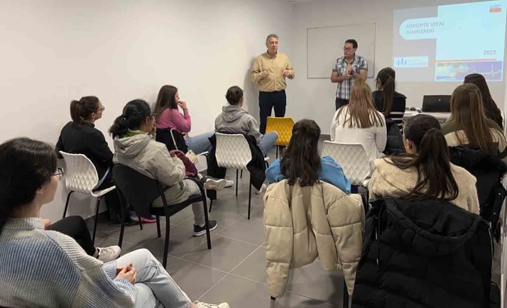 Profesionales de la salud y estudiantes aprenden a afrontar situaciones estresantes clínicas en el Campus de Soria