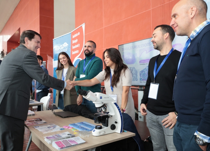 Mañueco presenta su plan para duplicar el número de investigadores en Castilla y León