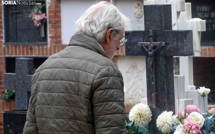 IMÁGENES | Soria honra a sus difuntos bajo la lluvia en un día gris