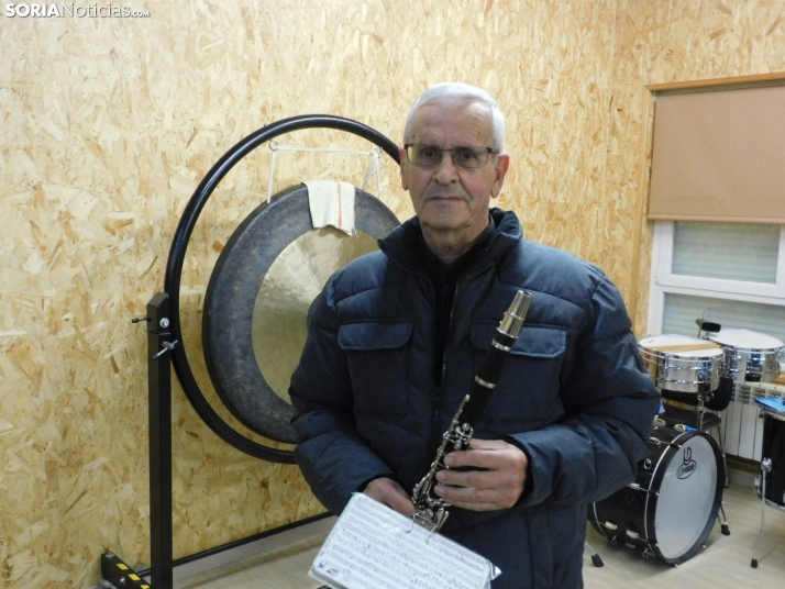 Casi una vida dedicado a la música, Almazán celebra los 75 años de Carlos Abad en la gran familia de la Banda Municipal 