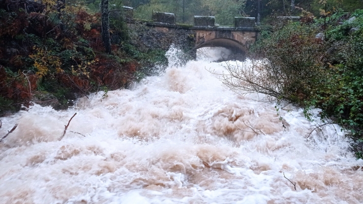 Impresionante crecida del río Duero, cerca de Duruelo de la Sierra