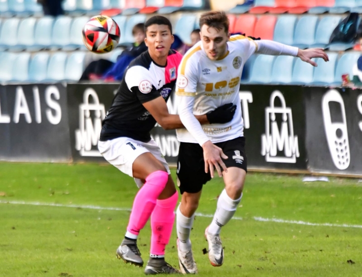 La S.D. Almazán resiste en el Helmántico y se trae un punto de su visita a Salamanca (0-0)