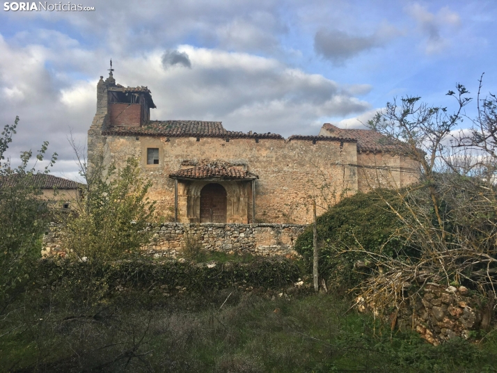 Indignación social ante la caída de la cubierta de la iglesia románica de La Barbolla