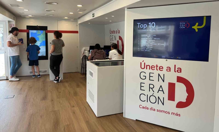 El autobús de la campaña Generación D desembarca en San Esteban