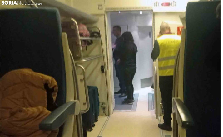 Decenas de viajeros, atrapados en el tren Barcelona-Madrid, a 3 kilómetros de Arcos