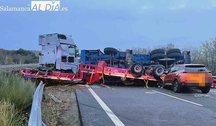 CASTILLA Y LEÓN | Un fallecido y dos heridos tras un accidente en la A-66 en Salamanca