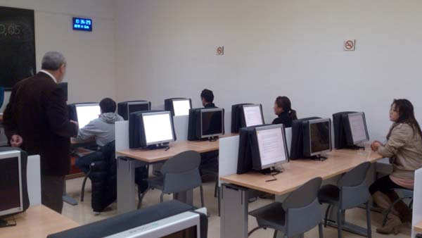 Pillan copiando a un varón en el examen teórico de conducir en Soria y le multan con 500 euros