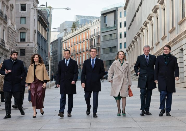 Mañueco defiende la enseñanza de la Constitución en las aulas como la mejor manera de protegerla y honrar la Transición Española