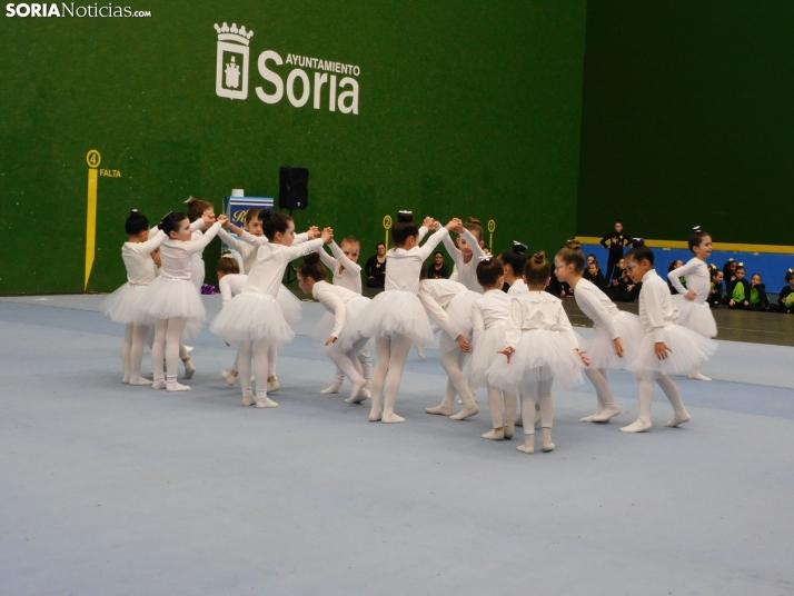 Foto a foto, La Gimnasia Rítmica soriana deslumbra por Navidad con sus impresionantes exhibiciones