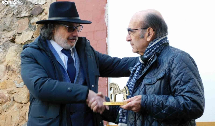 La peña Celtiberia entrega su galardón a Adolfo Martín por el mejor toro de San Juan 2023