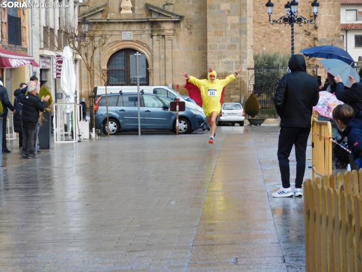 En imágenes: Deporte y fiesta se dan la mano en la San Silvestre de Ágreda