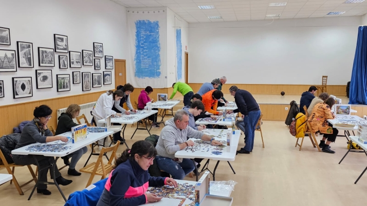 Tardelcuende aprende a hacer puzles de 500 piezas con el campeón del Mundo de esta disciplina