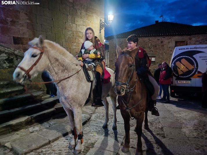Vinuesa retrocede varios siglos para celebrar su Belén Viviente