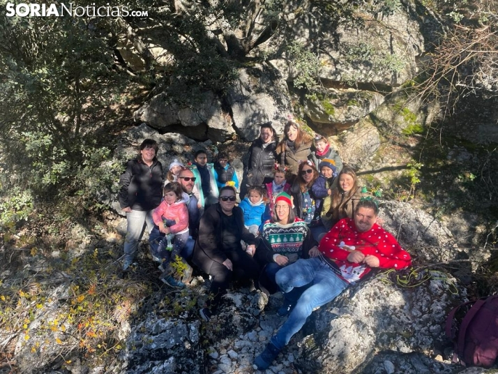 El Pico Frentes ya cuenta con su belén en lo alto de la montaña