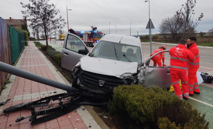 Un fallecido y un herido al colisionar dos turismos en Valladolid