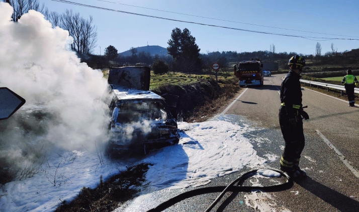 Una persona fallecida y otra herida por el incendio de un vehículo accidentado en Valladolid