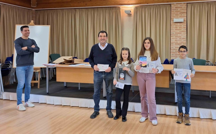 Almazán entrega sus premios navideños