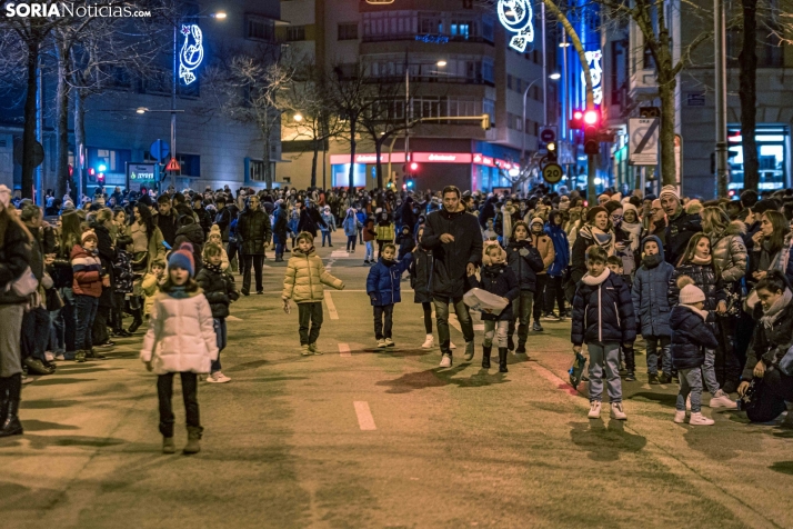 Viaja a Soria para pedir matrimonio a su novia... y pierde el anillo en la Cabalgata: Soria, ayúdame