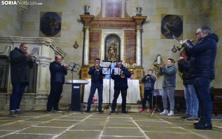 Afinando vientos y devociones