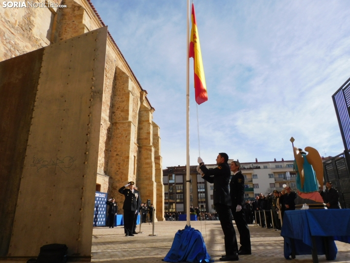 EN FOTOS | La Policía Nacional iza la bandera para celebrar el 200 aniversario del cuerpo
