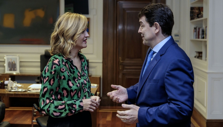 Mañueco ofrece al Gobierno de España exportar el modelo educativo de éxito de Castilla y León a todo el territorio nacional