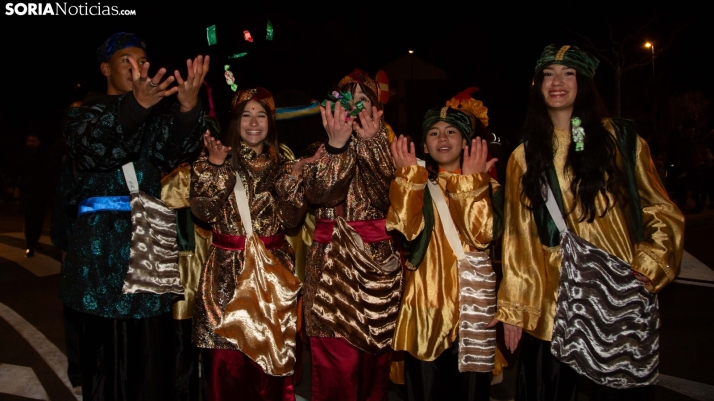 Galería | Golmayo se inunda de niños y caramelos para dar la bienvenida a los Reyes Magos