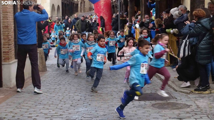 GALERÍA | San Esteban, sin miedo al frío, corre en Reyes